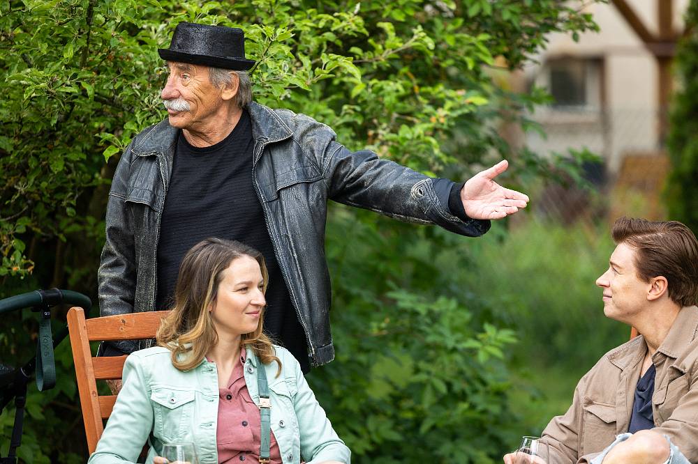 Zazvonil zvonec a Jedné rodiny je konec: Karel balí kufry, Martina rodí a kolem Noriky zůstaly otazníky