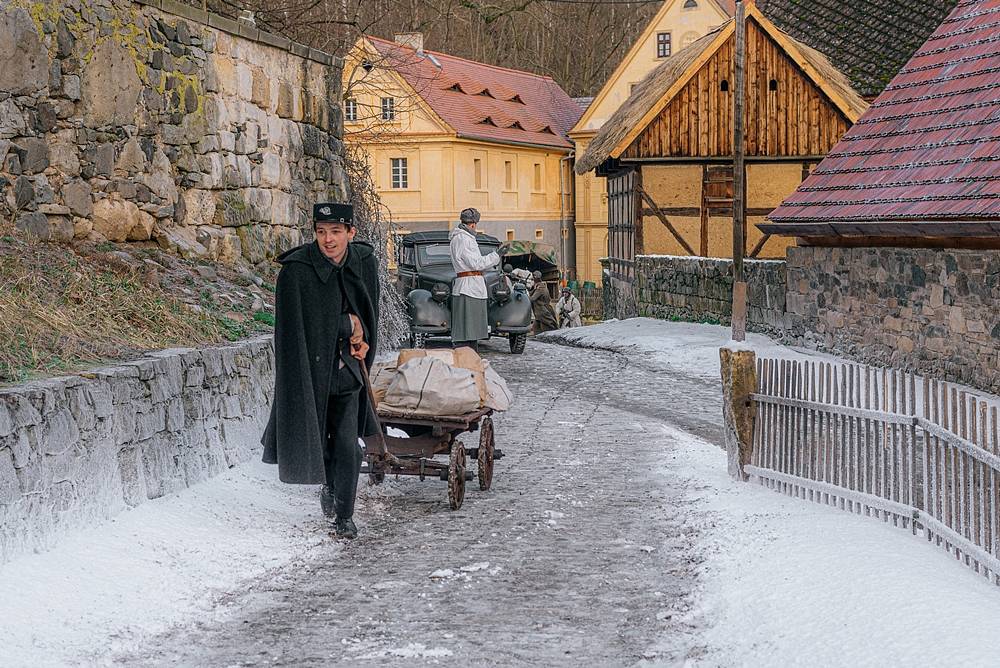 Když děti zachraňují život: Dojemný příběh z konce války, který pohladí i sevře srdce