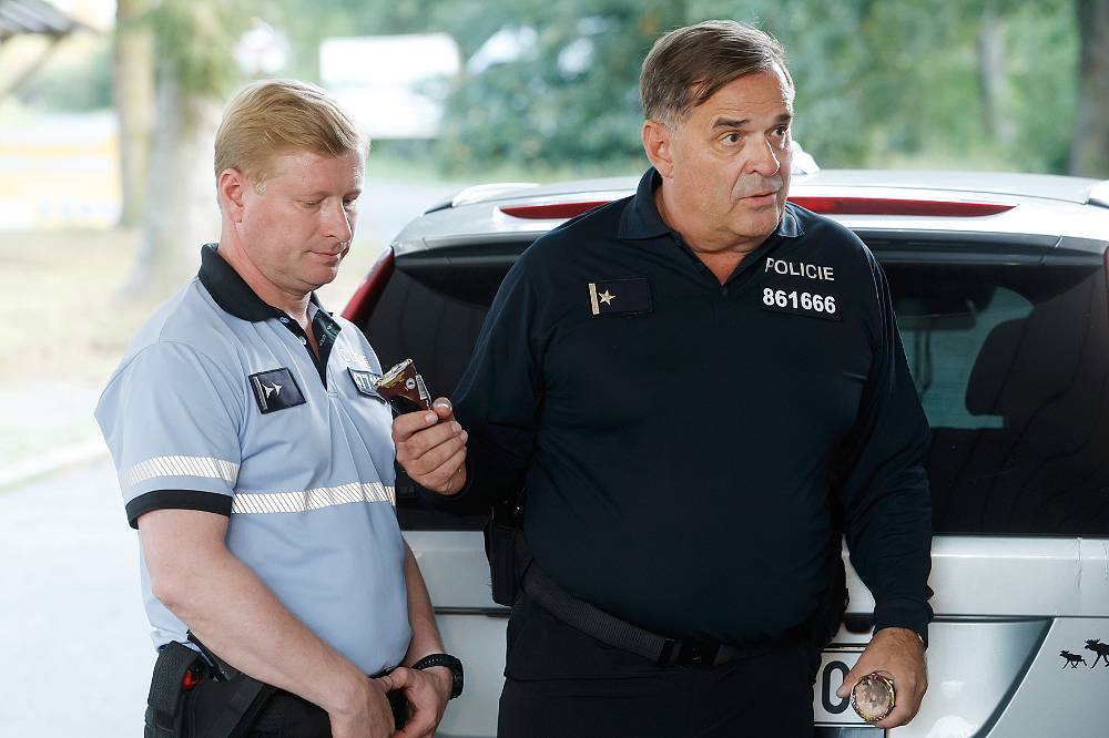 Slunce, voda, trpaslíci a vraždy. Podzimní seriálový hit s Etzlerem a Cibulkovou má název Polabí