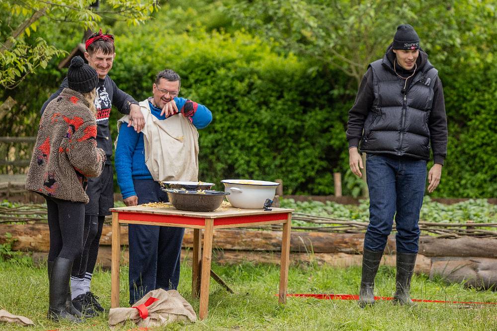Trojlístek oblíbenců na Farmě už je jasný. Ani Sandra nebo Kateřina však nedosahují Lubošovi úrovně