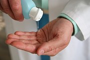 Dezinfekční gel na ruce chrání před koronavirem Dezinfekční gel na ruce chrání před koronavirem