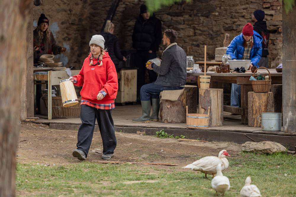 Líný farmář Andrej vs. ukňouraný sluha Luboš: Přetahovaná tělem, kvíz mozkem – a nikdo nečte almanach pořádně