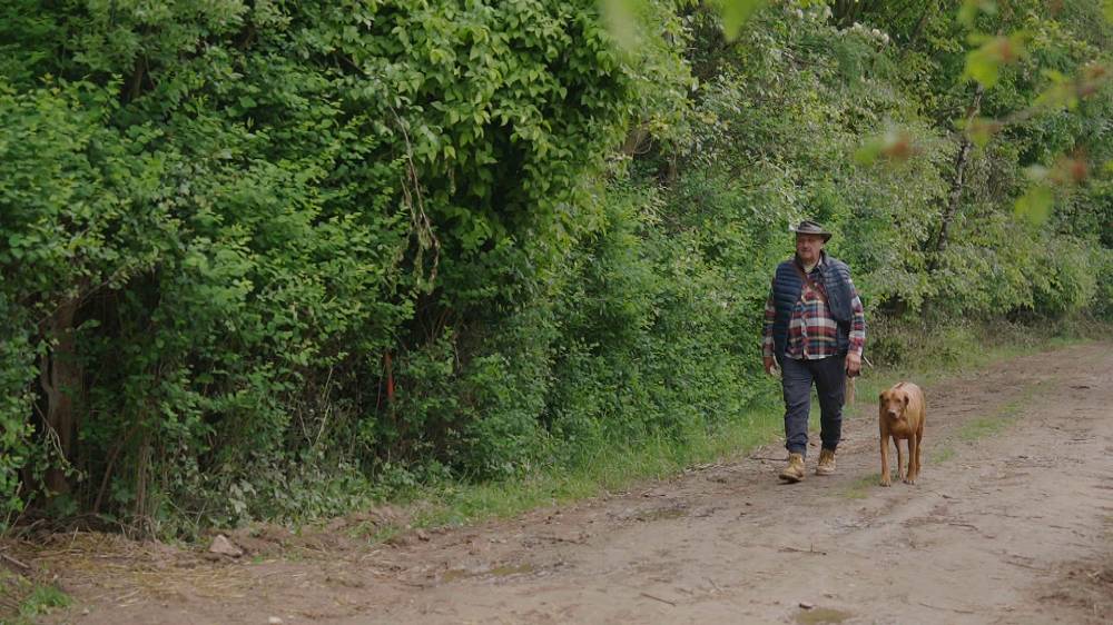 Líný farmář Andrej vs. ukňouraný sluha Luboš: Přetahovaná tělem, kvíz mozkem – a nikdo nečte almanach pořádně