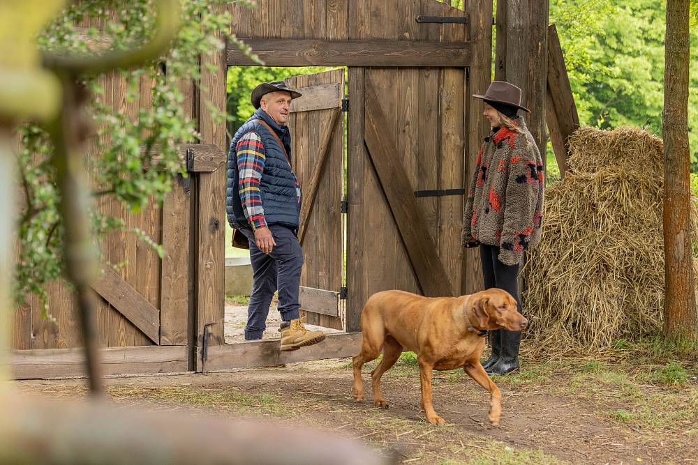Líný farmář Andrej vs. ukňouraný sluha Luboš: Přetahovaná tělem, kvíz mozkem – a nikdo nečte almanach pořádně