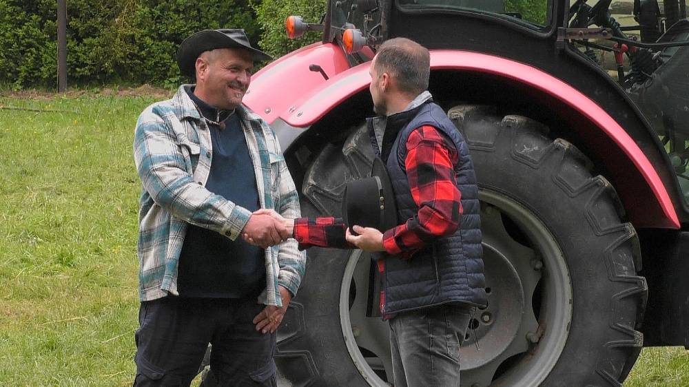 Na Farmě zmizel oheň, kýbl i smetana – začíná farmařina nebo detektivka?