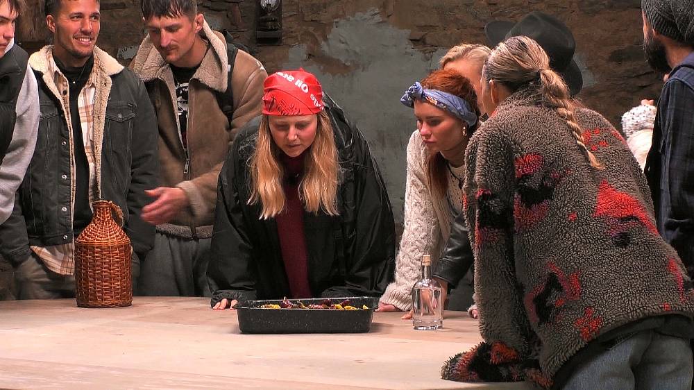 Na Farmě zmizel oheň, kýbl i smetana – začíná farmařina nebo detektivka?