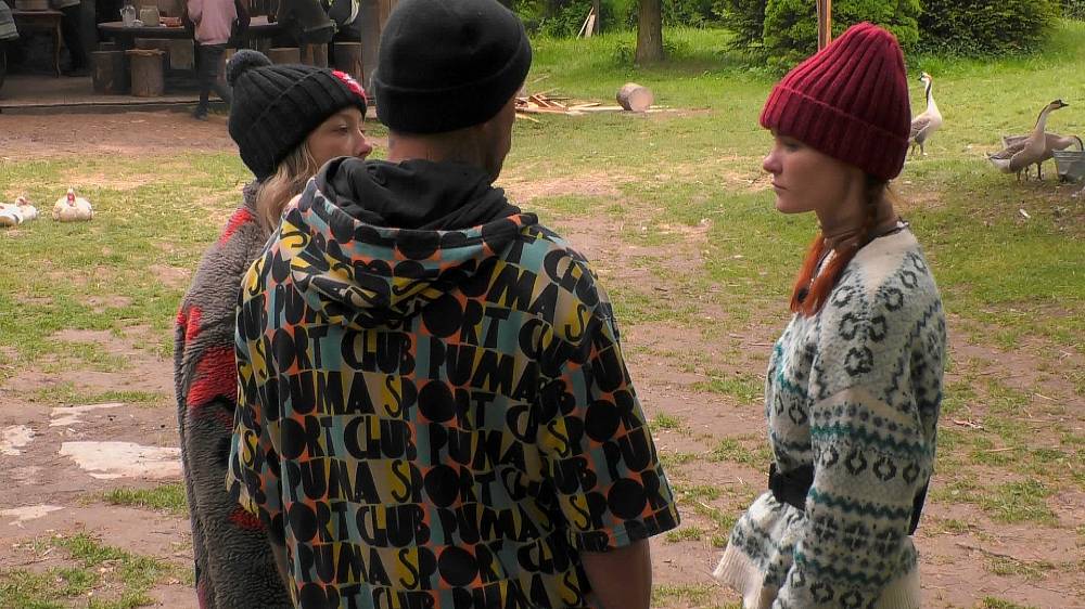 Na Farmě zmizel oheň, kýbl i smetana – začíná farmařina nebo detektivka?