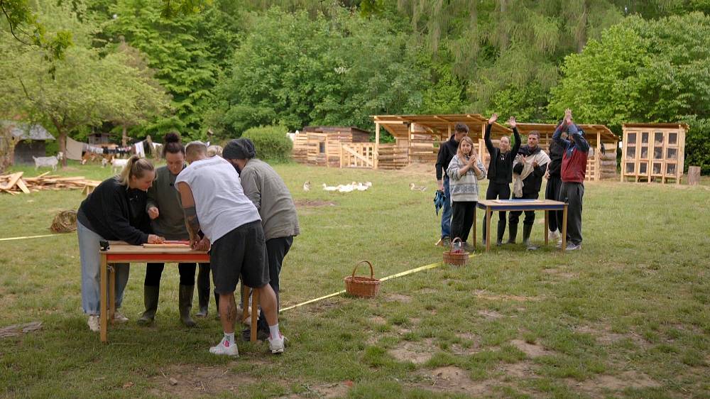 Kamery své dvě oblíbenkyně na Farmě nespustí z očí, ty navíc hrají před ostatními jen divadlo