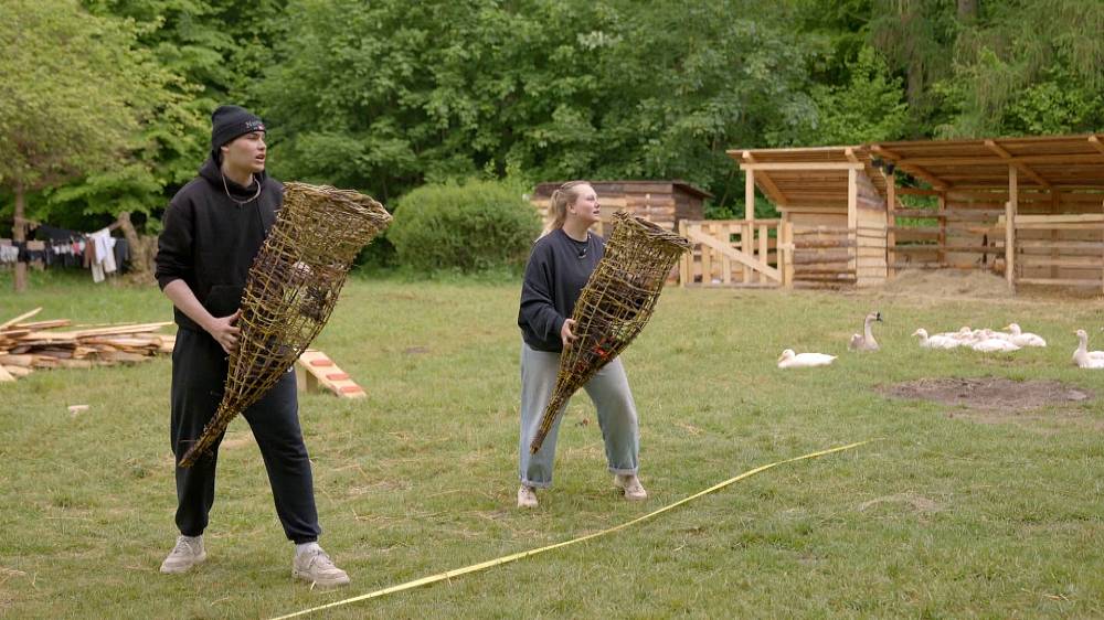 Kamery své dvě oblíbenkyně na Farmě nespustí z očí, ty navíc hrají před ostatními jen divadlo