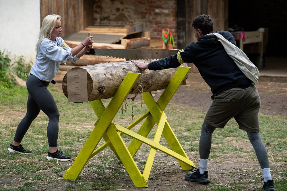 Kamery své dvě oblíbenkyně na Farmě nespustí z očí, ty navíc hrají před ostatními jen divadlo