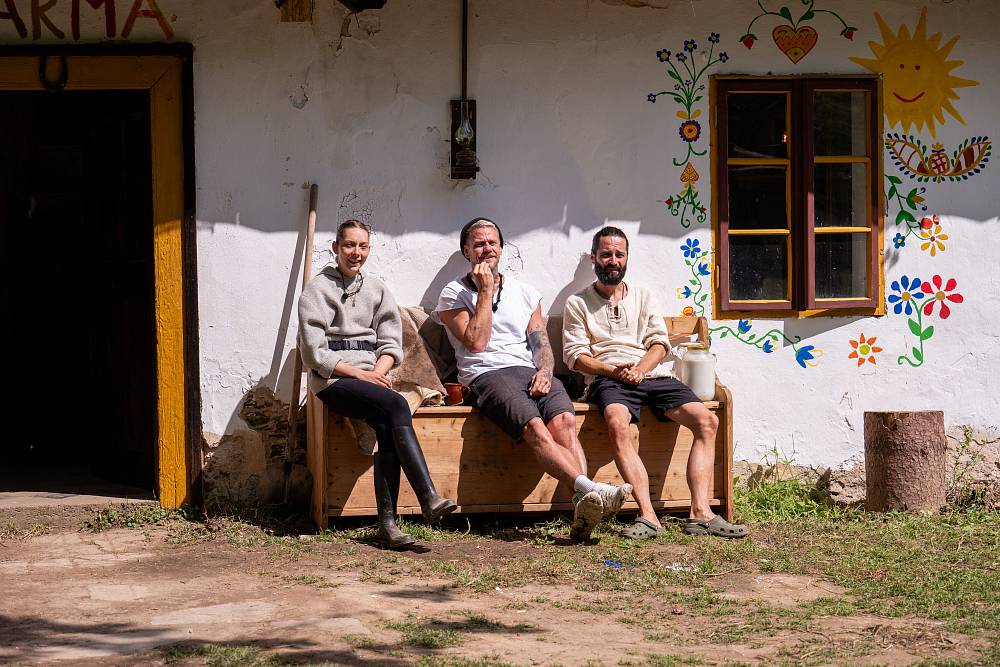 Neznámí bandité způsobili na Farmě pořádný rozruch. Nakonec se z nich vyklubali další farmáři