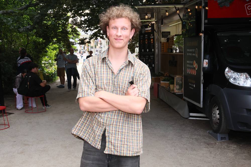Karlovarský festival zažil další premiéru, Prima využívá každou příležitost, aby propagovala seriálovou novinku Polabí