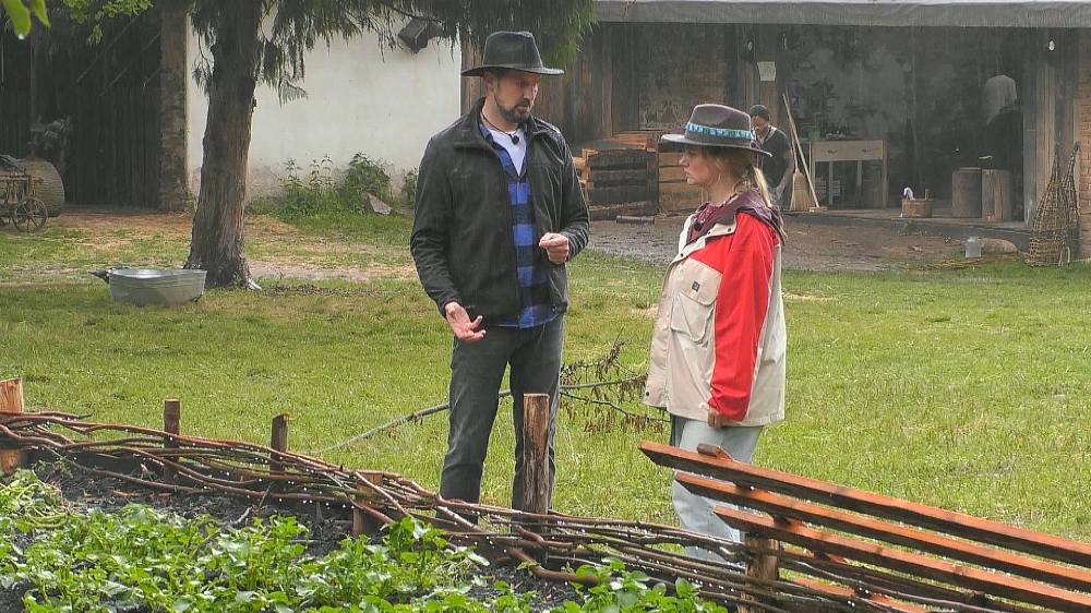 Farmáře ruší chrápaní, to by chtělo více zabrat přes den. A zase se vše točí kolem Mary