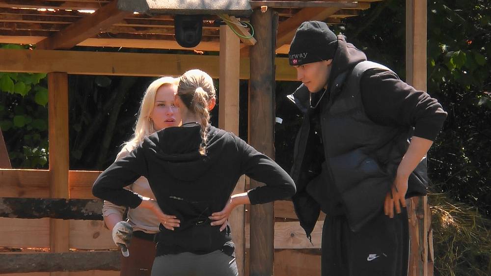 Farmáře ruší chrápaní, to by chtělo více zabrat přes den. A zase se vše točí kolem Mary