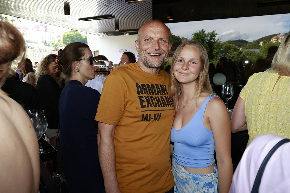 Herec ze seriálu Slunečná Jiří Ployhar má novou přítelkyni
