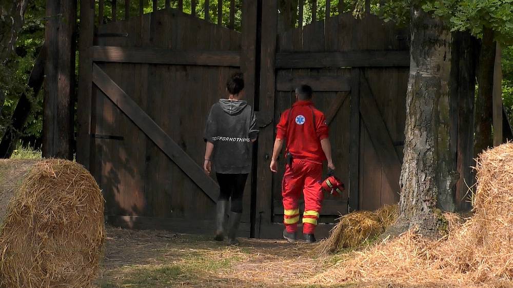 Mary se z duelu nevykroutila. Godla lapil slepici, ale asi nepochopil, že odměna mu nezacinká hned v kapse