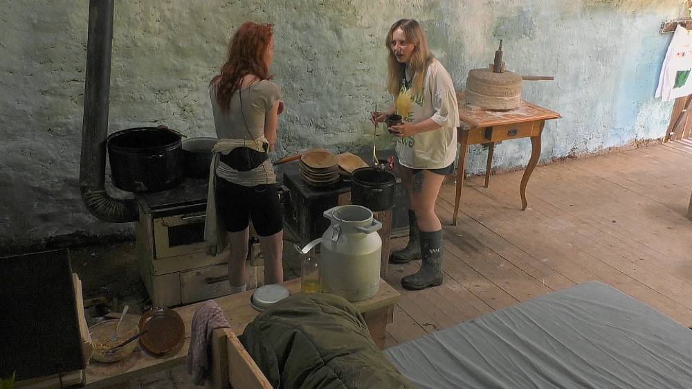 Mary se z duelu nevykroutila. Godla lapil slepici, ale asi nepochopil, že odměna mu nezacinká hned v kapse