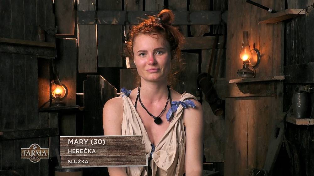 Mary se z duelu nevykroutila. Godla lapil slepici, ale asi nepochopil, že odměna mu nezacinká hned v kapse