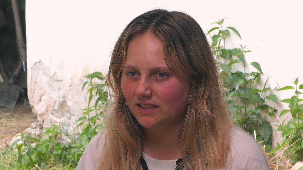 Mary se z duelu nevykroutila. Godla lapil slepici, ale asi nepochopil, že odměna mu nezacinká hned v kapse