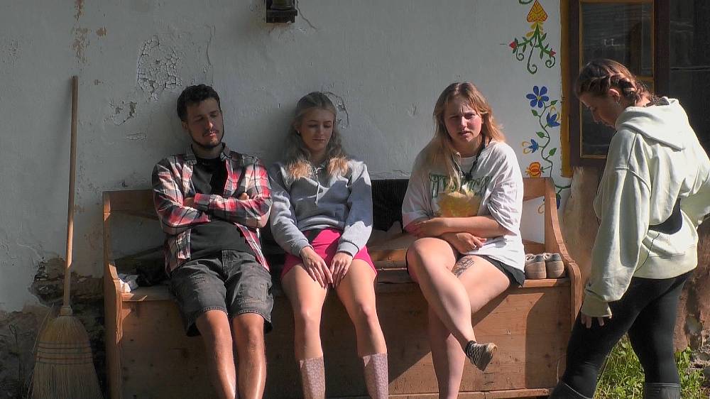 Mary se z duelu nevykroutila. Godla lapil slepici, ale asi nepochopil, že odměna mu nezacinká hned v kapse