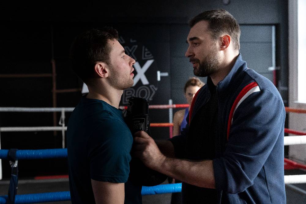 Vzpomínáte si na mladého fešáka ze Zlaté labutě? Adam Vacula se představí jako kněz z Polabí