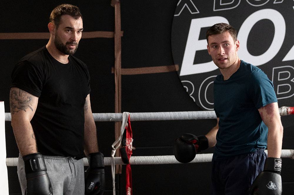 Vzpomínáte si na mladého fešáka ze Zlaté labutě? Adam Vacula se představí jako kněz z Polabí