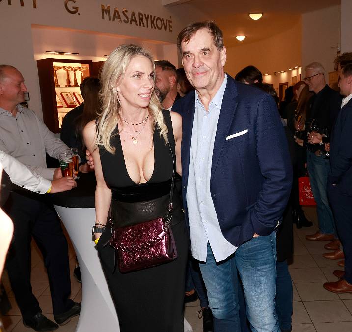 Z milovníka žen Miroslava Etzlera je fešák. Ženit se už ale nechce.