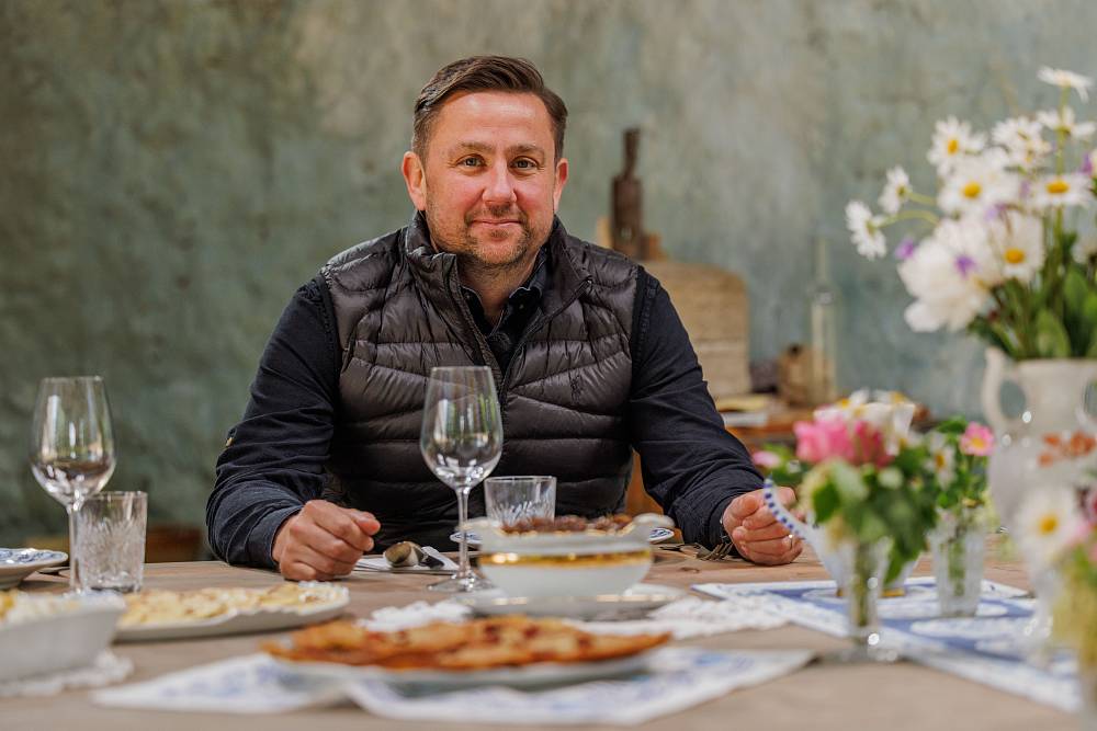 Na farmu dorazil známý kuchař a „celebrity“. Veve půjde opět spát do lesa