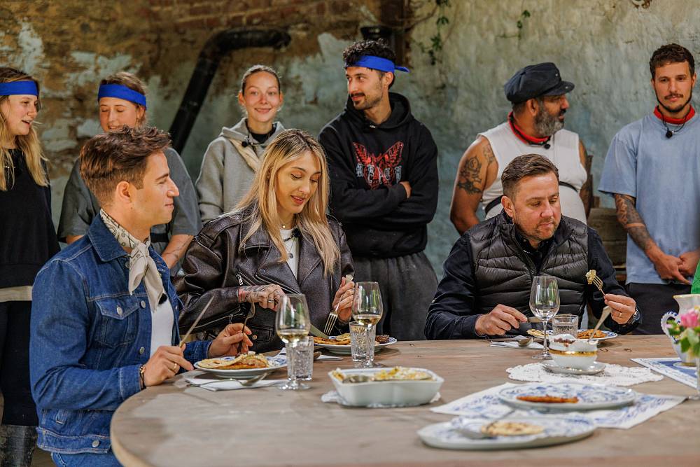 Na farmu dorazil známý kuchař a „celebrity“. Veve půjde opět spát do lesa