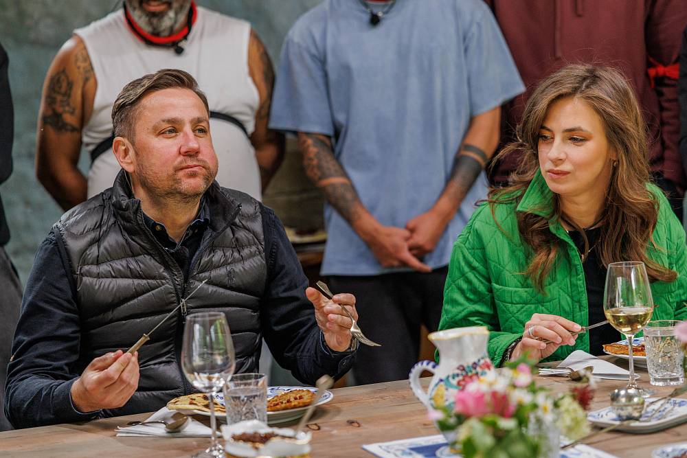 Na farmu dorazil známý kuchař a „celebrity“. Veve půjde opět spát do lesa