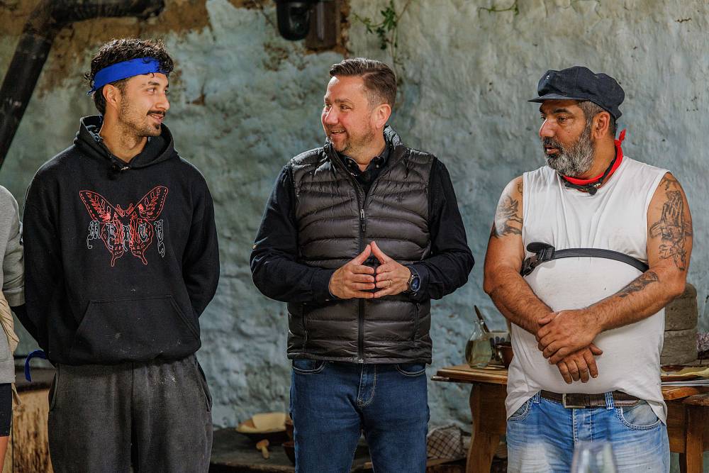 Na farmu dorazil známý kuchař a „celebrity“. Veve půjde opět spát do lesa