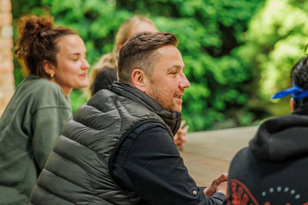 Na farmu dorazil známý kuchař a „celebrity“. Veve půjde opět spát do lesa