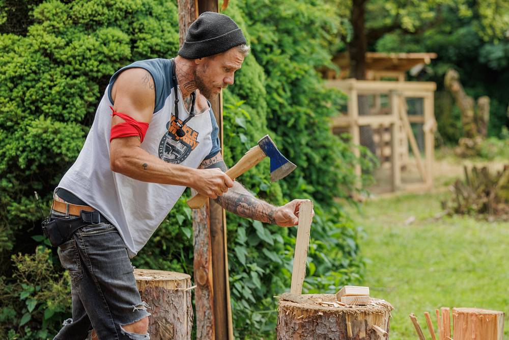 Na farmu dorazil známý kuchař a „celebrity“. Veve půjde opět spát do lesa