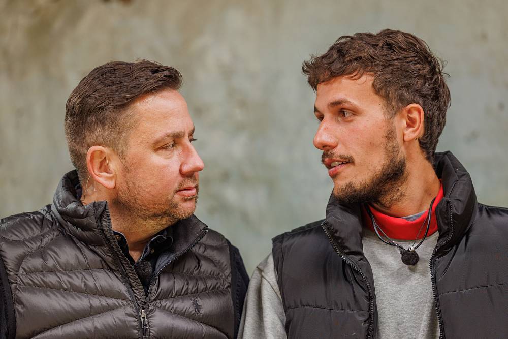 Na farmu dorazil známý kuchař a „celebrity“. Veve půjde opět spát do lesa