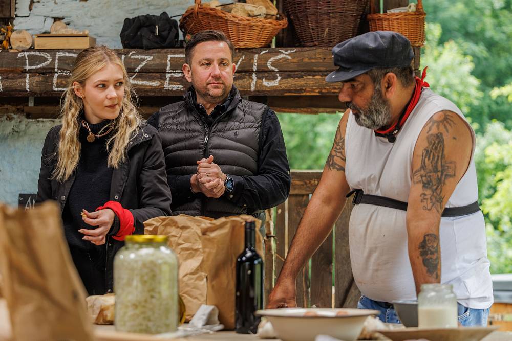 Na farmu dorazil známý kuchař a „celebrity“. Veve půjde opět spát do lesa