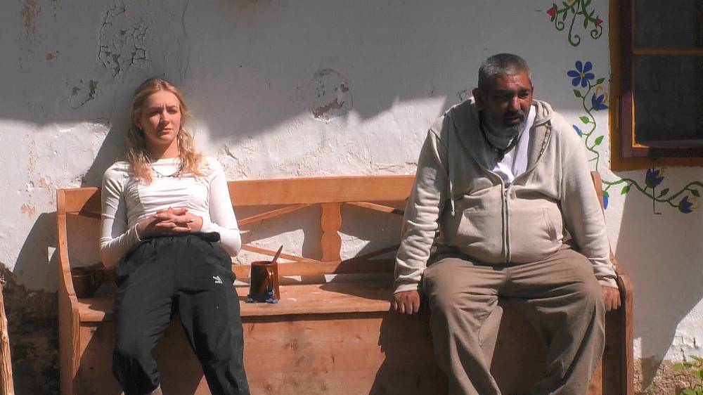 Na Farmu dorazil pošťák s dopisy z domova a i mrcha Kateřina zjihla, když zjistila že má Adam milující rodinu