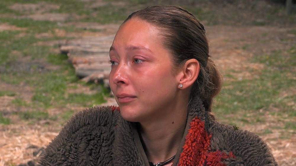 Na Farmu dorazil pošťák s dopisy z domova a i mrcha Kateřina zjihla, když zjistila že má Adam milující rodinu