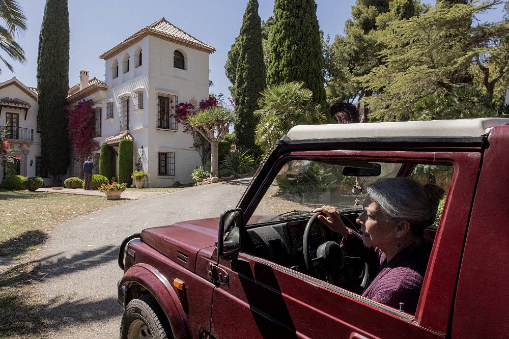 Netflix neustále překvapuje a Dva hroby jsou toho důkazem. Španělská minisérie dokládá, že akce, psychologické drama i brutalita mohou mít v hlavě postavy i ve vyšším věku nečekaně syrový mix.