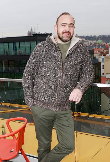 Hvězda ze Specialistů je zamilovaná do tajemné ženy