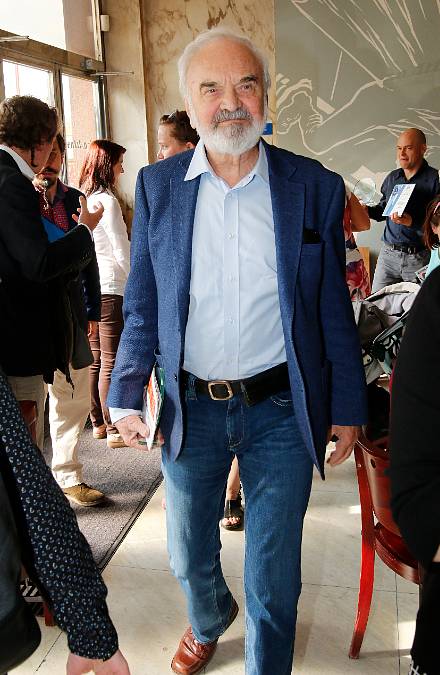 Film plný skvělých hlášek. Podíváte se v něm do sklepa i na půdičku.