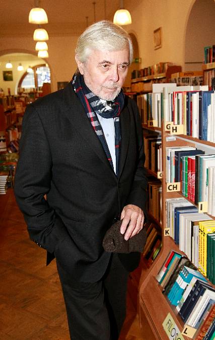 Film plný skvělých hlášek. Podíváte se v něm do sklepa i na půdičku.