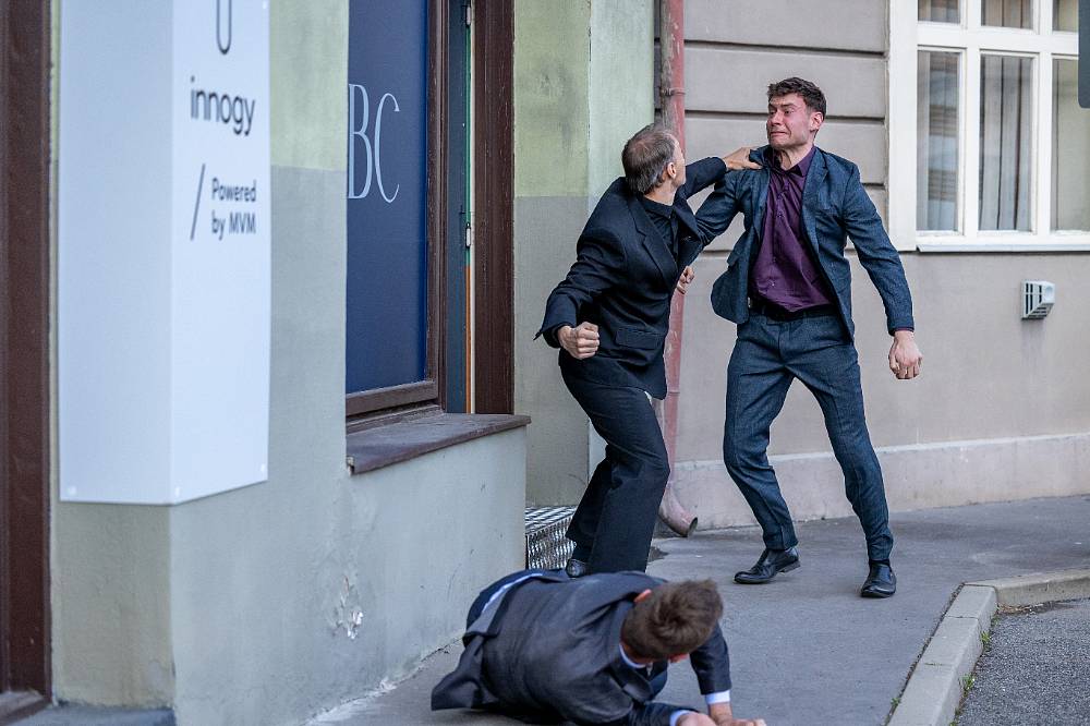 Ulice: Soňa bojuje s Pokladníkem