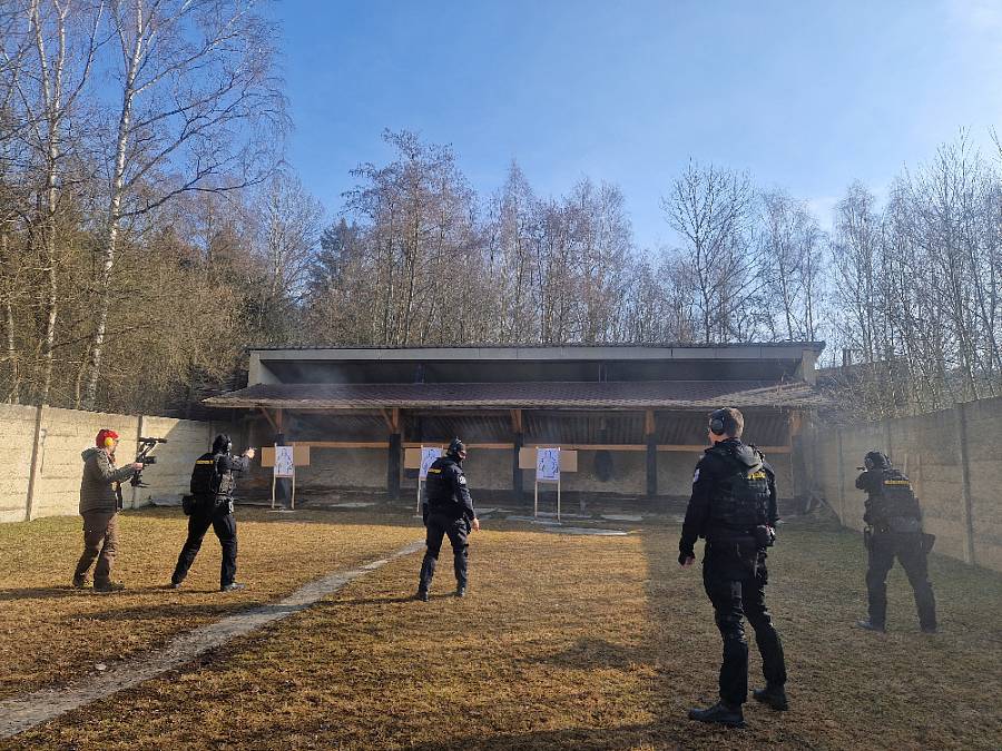 Tváří v tvář trestancům. Tentokrát o životě vězeňských dozorců v českých věznicích