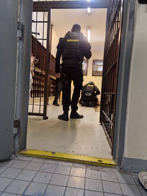 Tváří v tvář trestancům. Tentokrát o životě vězeňských dozorců v českých věznicích