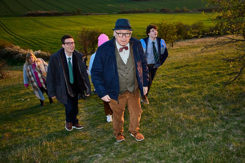 Podzimní filmová pecka: Když jde o vnuka, stárnoucí hlava rodiny motivuje své děti pěknou sumičkou