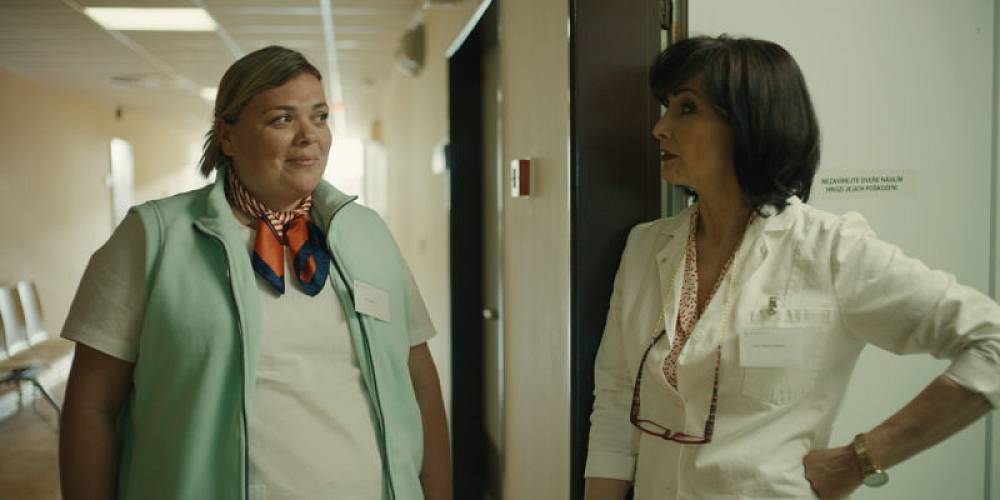 Podzimní filmová pecka: Když jde o vnuka, stárnoucí hlava rodiny motivuje své děti pěknou sumičkou