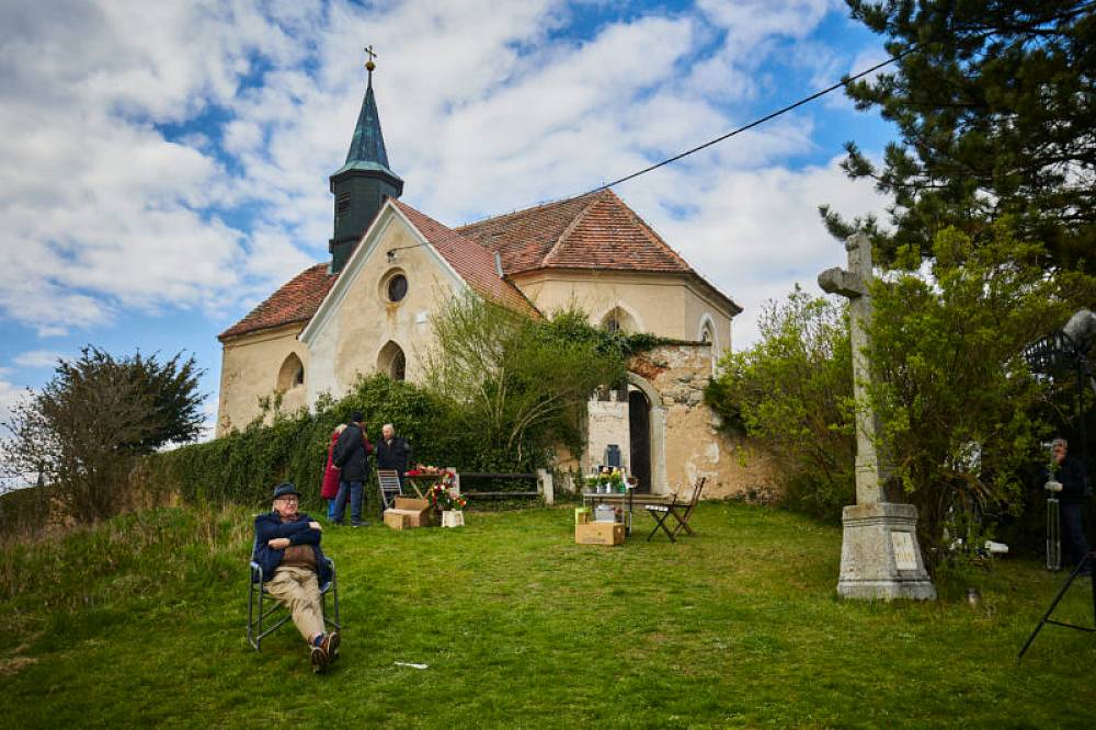 Podzimní filmová pecka: Když jde o vnuka, stárnoucí hlava rodiny motivuje své děti pěknou sumičkou
