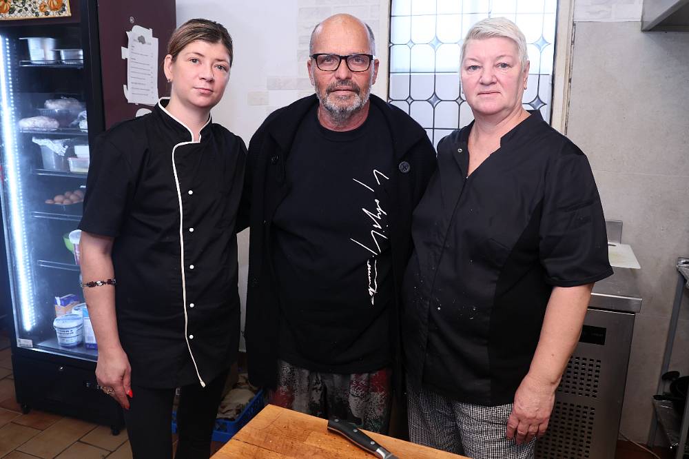 Ano, šéfe!: Tentokrát v hospodě, kde jídlo chutná jako obnošená pošťácká brašna