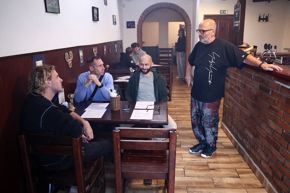 Ano, šéfe!: Tentokrát v hospodě, kde jídlo chutná jako obnošená pošťácká brašna