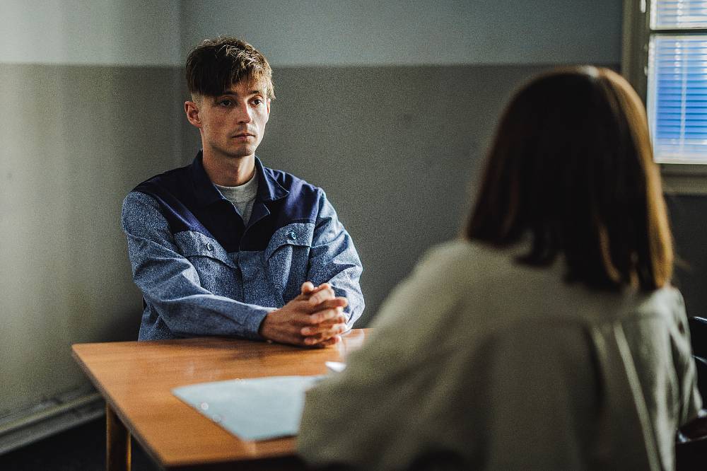 Bratři a sestry: Z chlapů budou alkoholici dávno předtím, než záhadu sperminátora vyřeší
